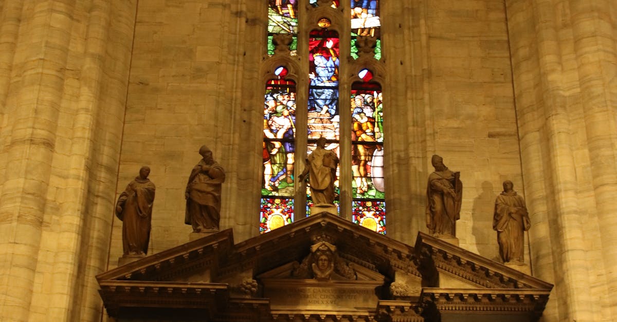 Can I drive with a broken rear window?