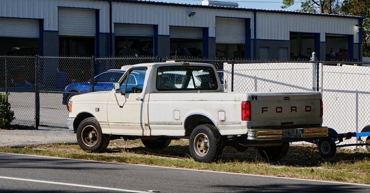 Is it illegal to drive with a broken side window in Australia?