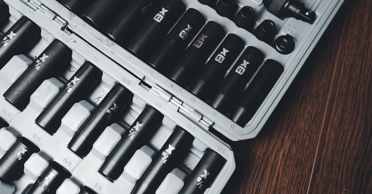 Is it illegal to drive with a cracked windscreen in Australia?